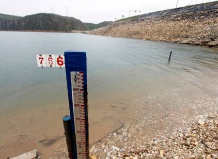 ​Ministro de Minas e Energia culpa clima por crise hidrológica