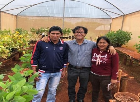 ​Em Uberlândia, estudantes bolivianos desenvolvem projeto para criação de tilápia com menor tempo e custo